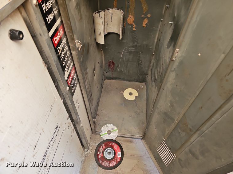 image for item DQ1119 1990 Ford E350  box truck