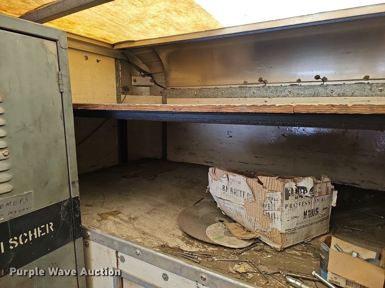 image for item DQ1119 1990 Ford E350  box truck