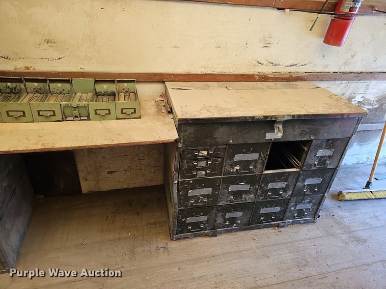 image for item DQ1119 1990 Ford E350  box truck