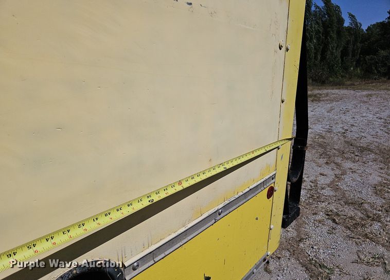 image for item DQ1119 1990 Ford E350  box truck