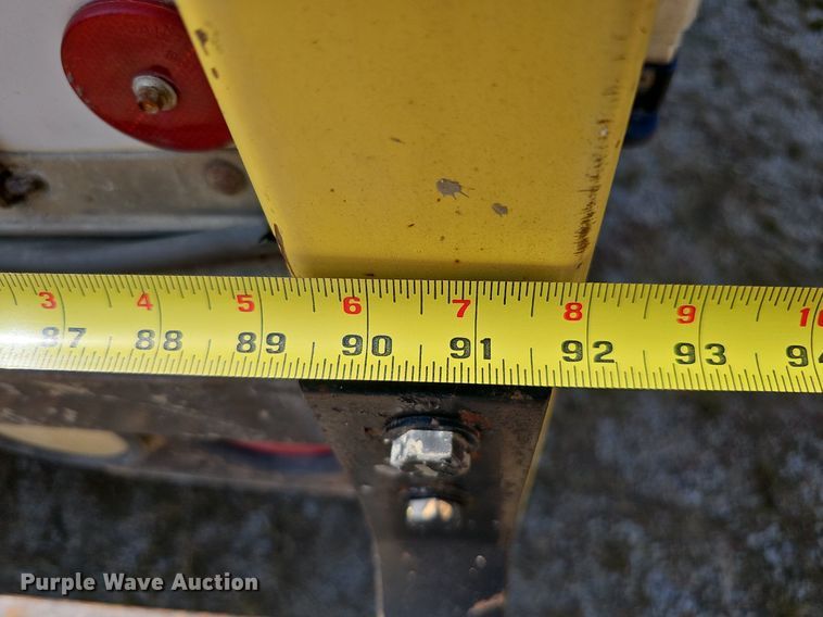 image for item DQ1119 1990 Ford E350  box truck