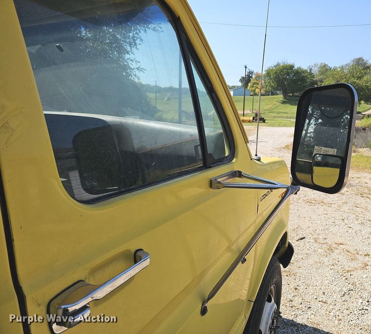 image for item DQ1119 1990 Ford E350  box truck