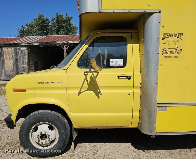 image for item DQ1119 1990 Ford E350  box truck