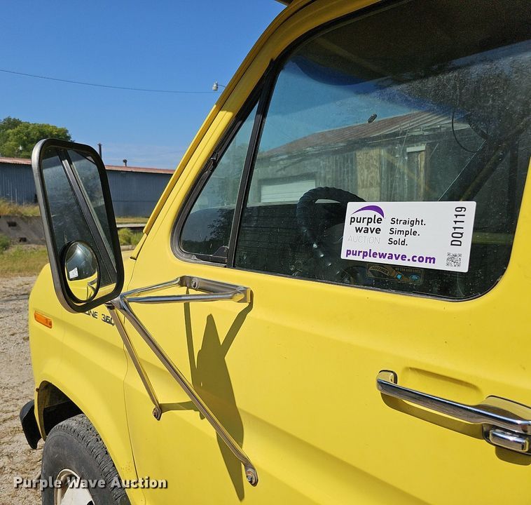 image for item DQ1119 1990 Ford E350  box truck