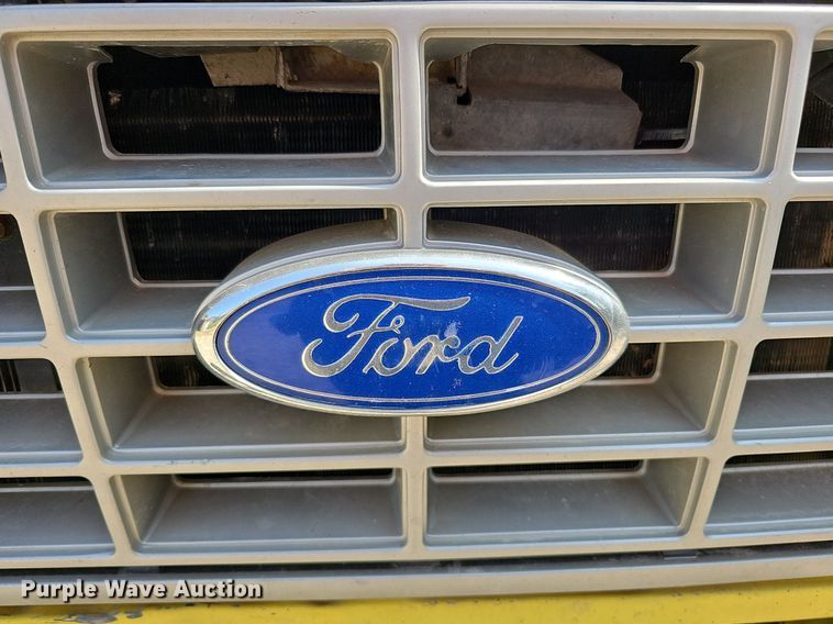 image for item DQ1119 1990 Ford E350  box truck