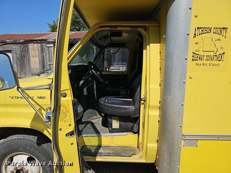 image for item DQ1119 1990 Ford E350  box truck