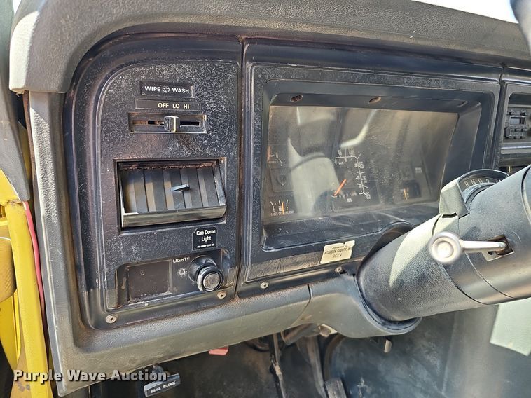 image for item DQ1119 1990 Ford E350  box truck