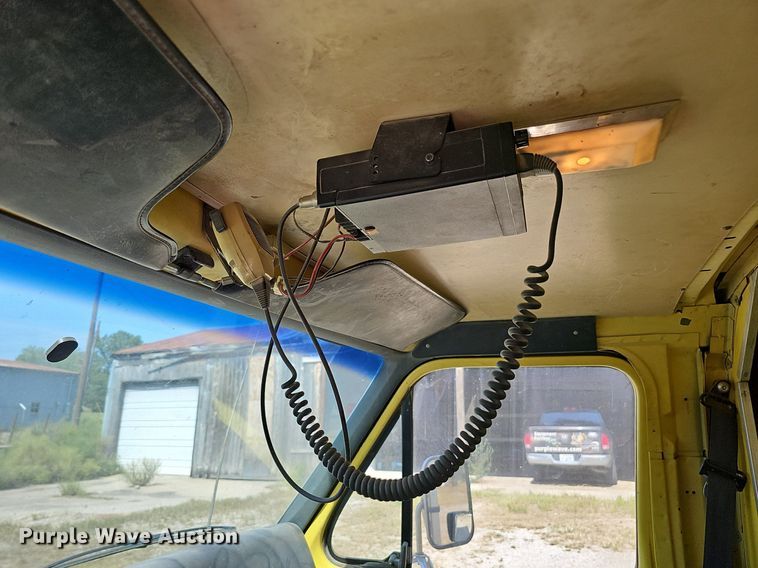 image for item DQ1119 1990 Ford E350  box truck