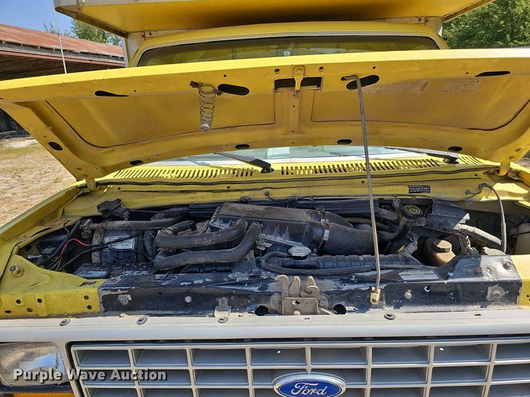 image for item DQ1119 1990 Ford E350  box truck