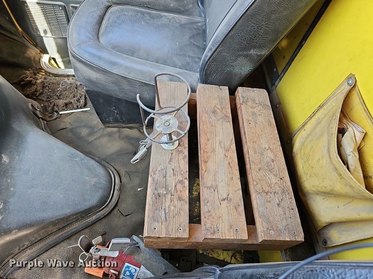 image for item DQ1119 1990 Ford E350  box truck