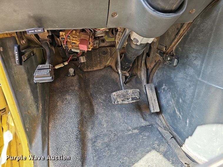 image for item DQ1119 1990 Ford E350  box truck