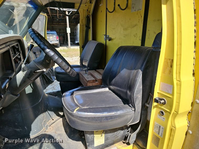 image for item DQ1119 1990 Ford E350  box truck
