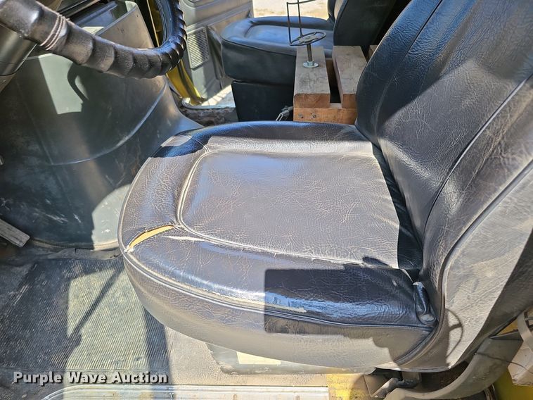 image for item DQ1119 1990 Ford E350  box truck