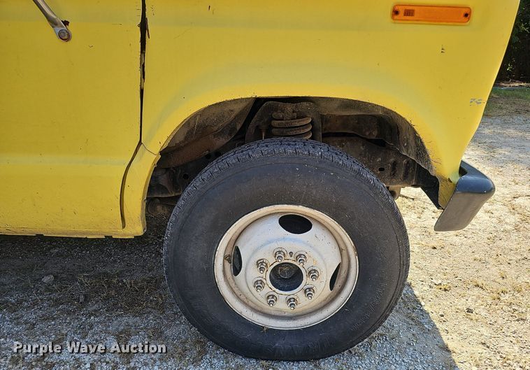 image for item DQ1119 1990 Ford E350  box truck