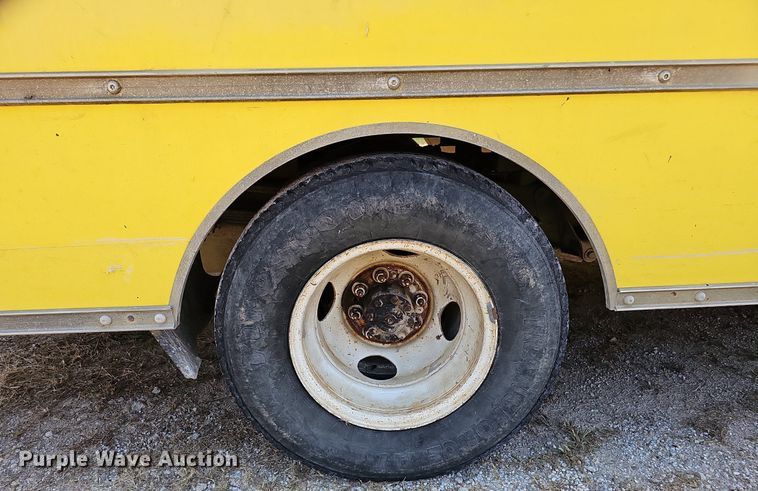 image for item DQ1119 1990 Ford E350  box truck