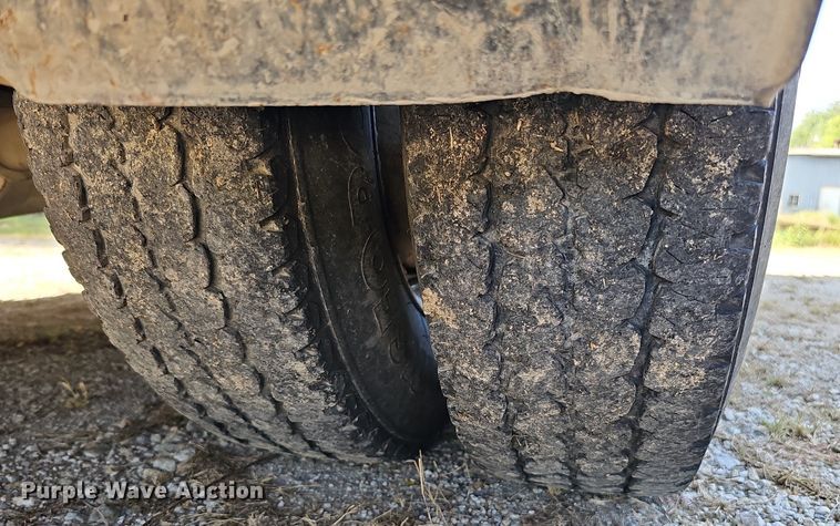 image for item DQ1119 1990 Ford E350  box truck