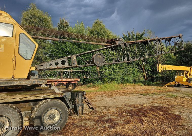 image for item DQ1120 1971 P&H Crane 430ATC-8X4  crane truck