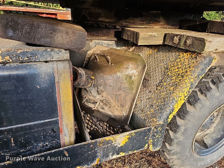 image for item DQ1120 1971 P&H Crane 430ATC-8X4  crane truck