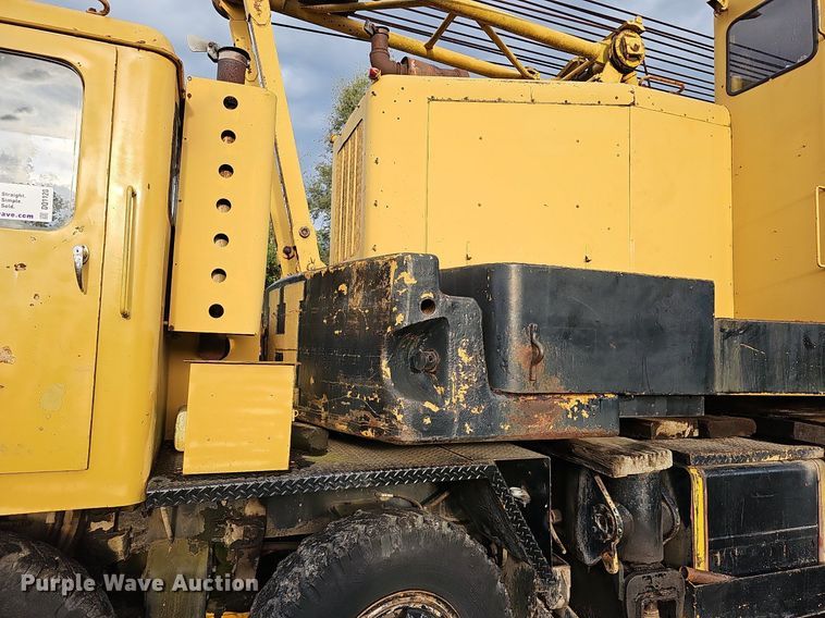 image for item DQ1120 1971 P&H Crane 430ATC-8X4  crane truck