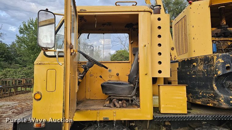 image for item DQ1120 1971 P&H Crane 430ATC-8X4  crane truck