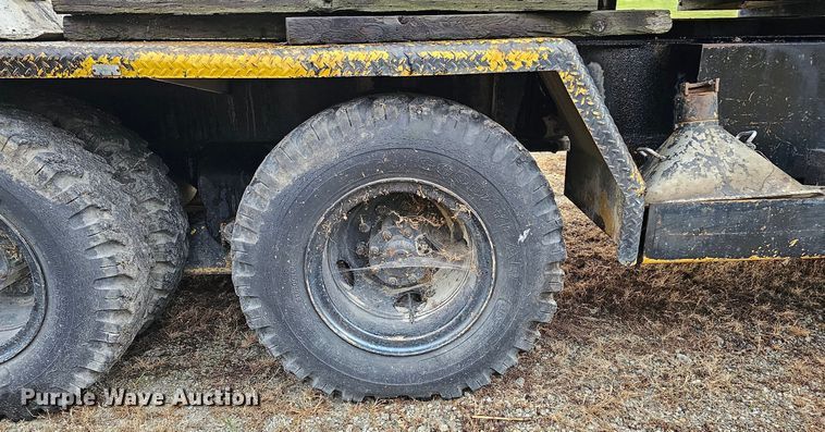 image for item DQ1120 1971 P&H Crane 430ATC-8X4  crane truck