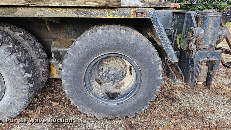 image for item DQ1120 1971 P&H Crane 430ATC-8X4  crane truck