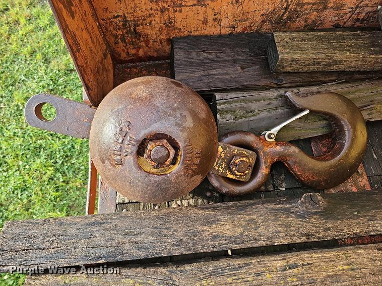 image for item DQ1120 1971 P&H Crane 430ATC-8X4  crane truck