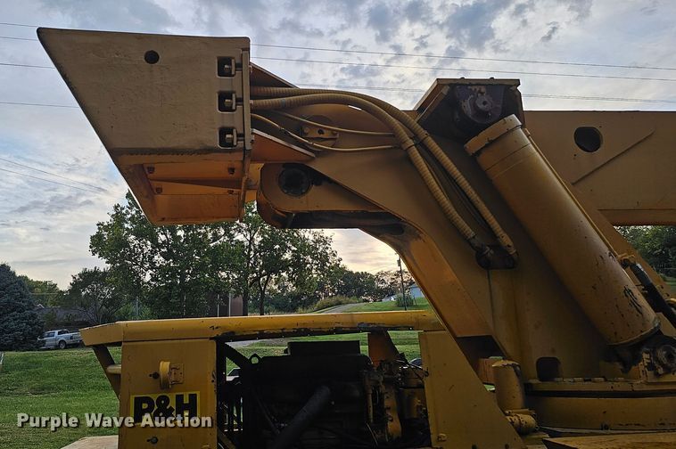 image for item DQ1121 P&H  crane