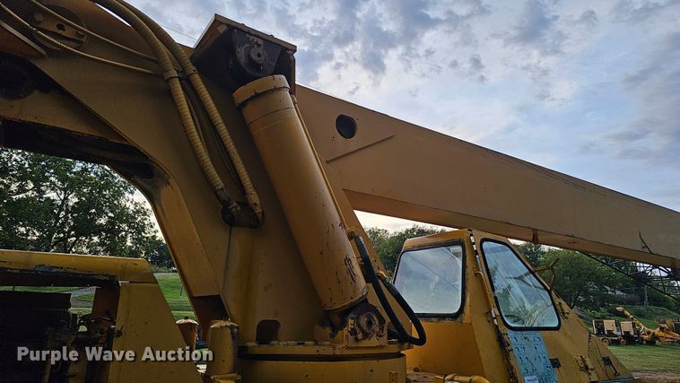 image for item DQ1121 P&H  crane