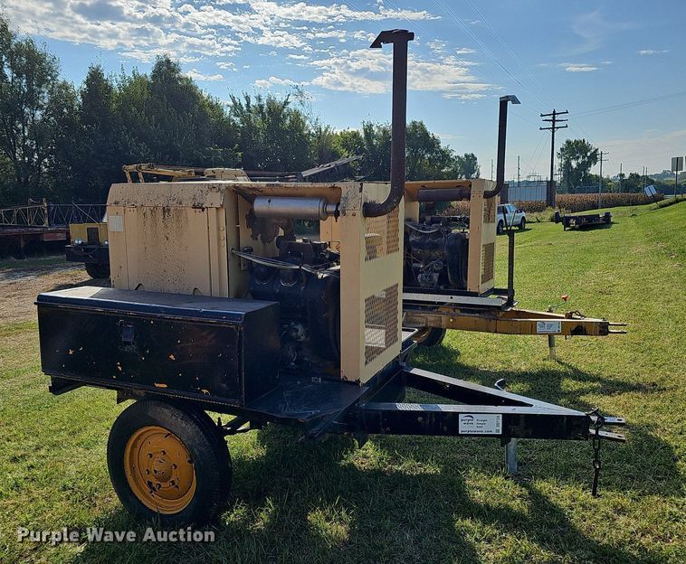 image for item DQ1124 1980 Hobart GCC-300-W  welder