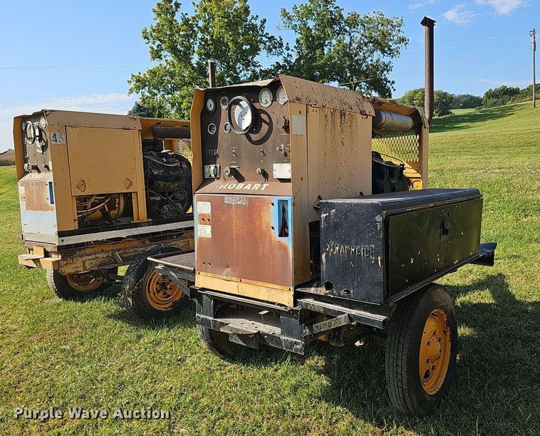 image for item DQ1124 1980 Hobart GCC-300-W  welder