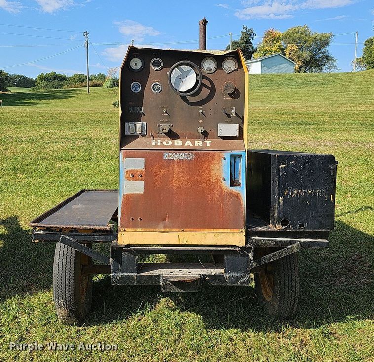 image for item DQ1124 1980 Hobart GCC-300-W  welder