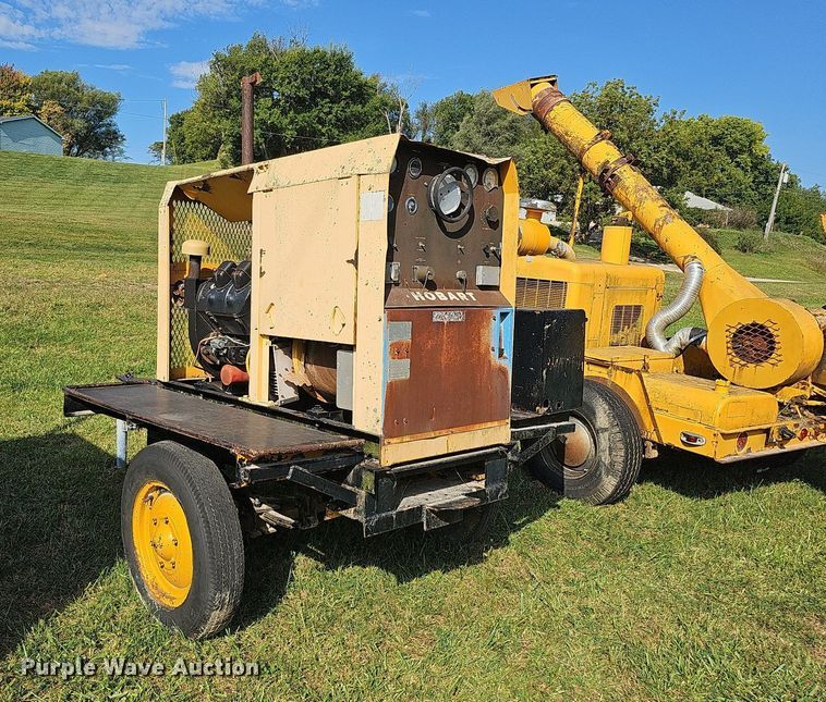 image for item DQ1124 1980 Hobart GCC-300-W  welder