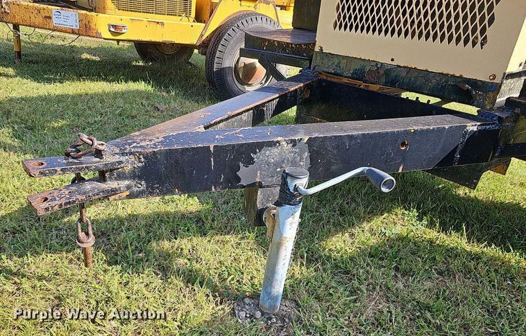 image for item DQ1124 1980 Hobart GCC-300-W  welder