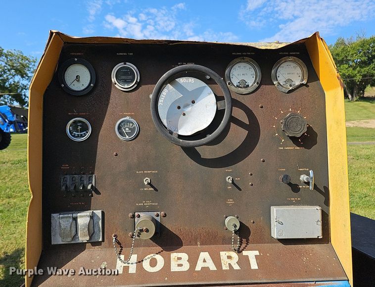 image for item DQ1124 1980 Hobart GCC-300-W  welder