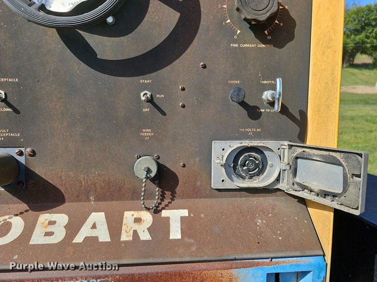 image for item DQ1124 1980 Hobart GCC-300-W  welder