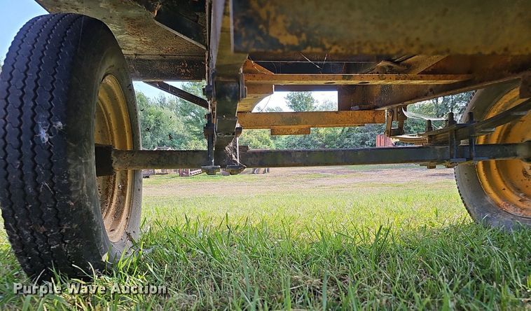 image for item DQ1124 1980 Hobart GCC-300-W  welder