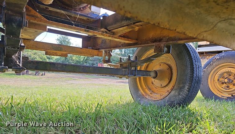 image for item DQ1124 1980 Hobart GCC-300-W  welder