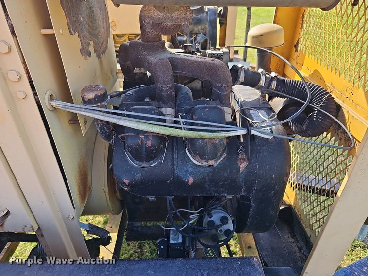 image for item DQ1124 1980 Hobart GCC-300-W  welder