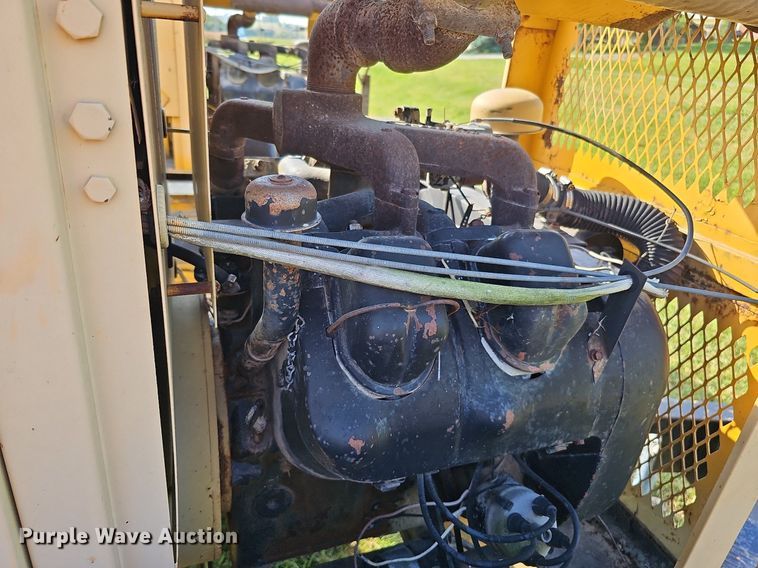 image for item DQ1124 1980 Hobart GCC-300-W  welder