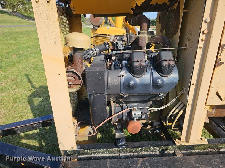 image for item DQ1124 1980 Hobart GCC-300-W  welder