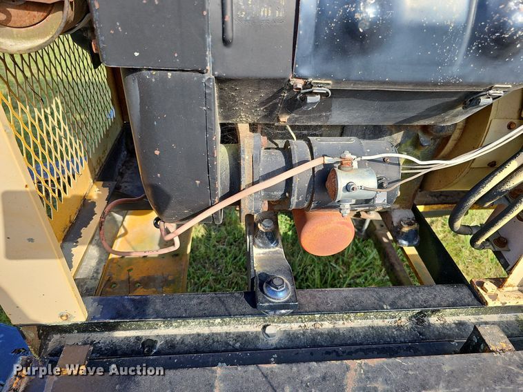 image for item DQ1124 1980 Hobart GCC-300-W  welder