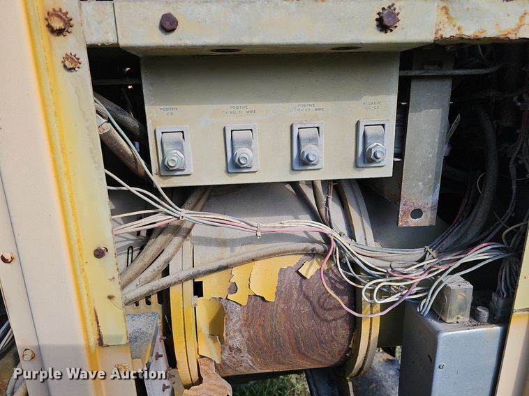 image for item DQ1124 1980 Hobart GCC-300-W  welder