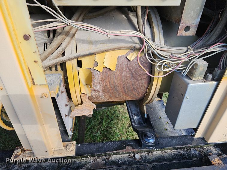 image for item DQ1124 1980 Hobart GCC-300-W  welder