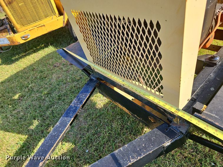 image for item DQ1124 1980 Hobart GCC-300-W  welder