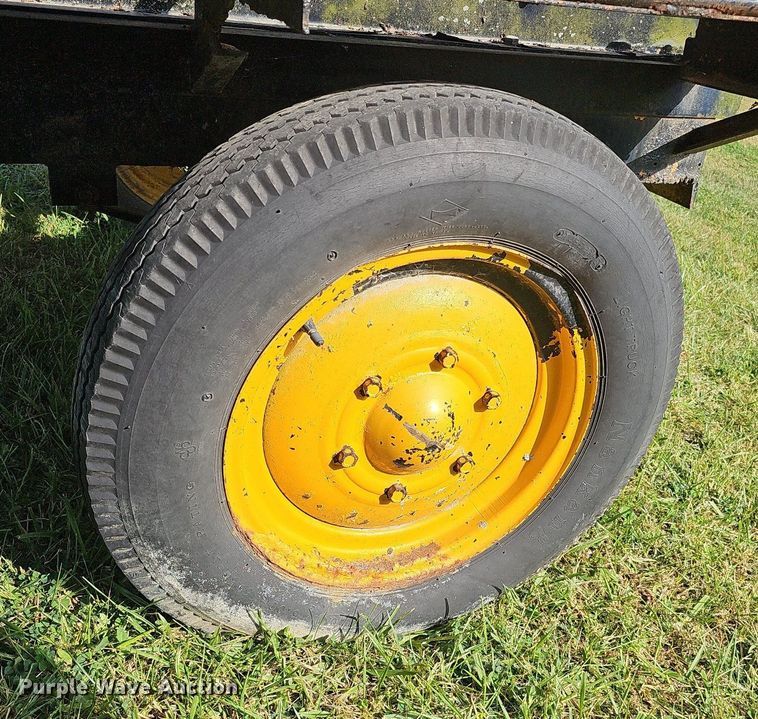 image for item DQ1124 1980 Hobart GCC-300-W  welder