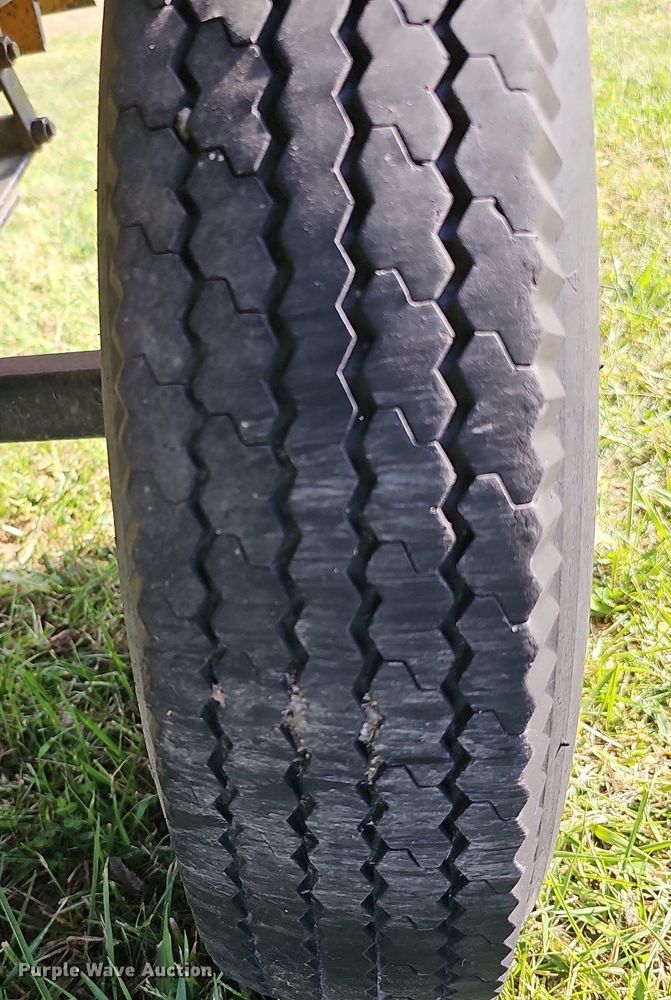 image for item DQ1124 1980 Hobart GCC-300-W  welder