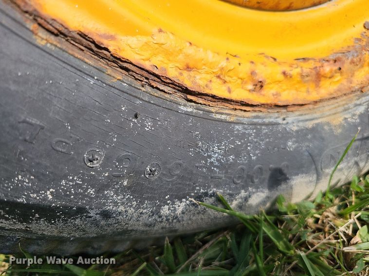 image for item DQ1124 1980 Hobart GCC-300-W  welder