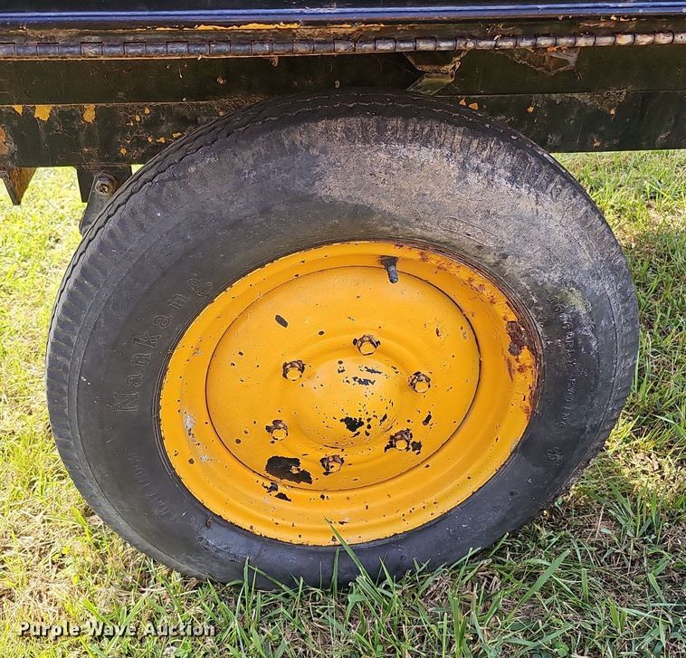 image for item DQ1124 1980 Hobart GCC-300-W  welder