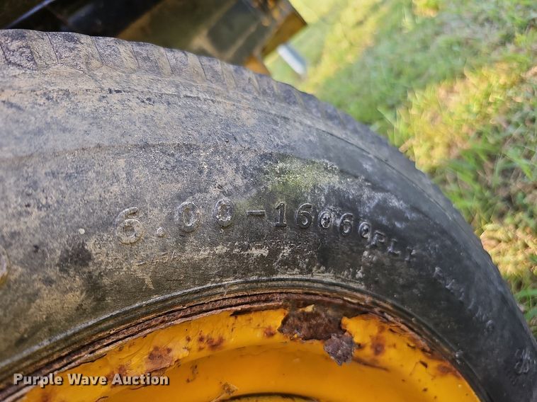 image for item DQ1124 1980 Hobart GCC-300-W  welder